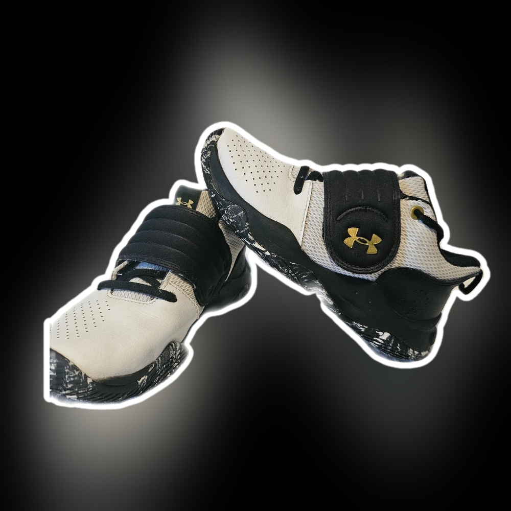 Under Armour Kids' Zone Bb Basketball Shoes 3Y
